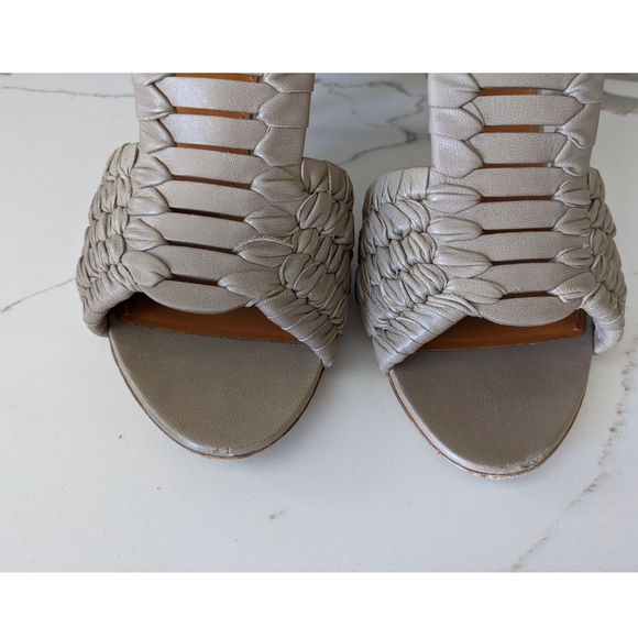 GIVENCHY taupe woven leather heels - Picture 4 of 10